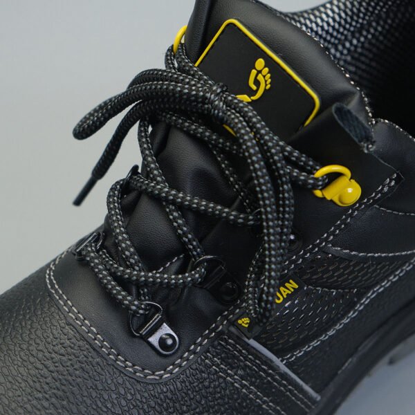 Lightweight Cowhide Leather Safety Shoes for Gardeners Comfortable Anti-Smash and Anti-Puncture Features Protective Gear